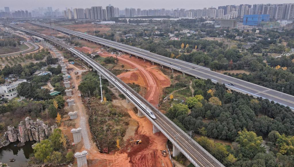 新华全媒+丨交通建设为成渝地区双城经济圈发展“提速”