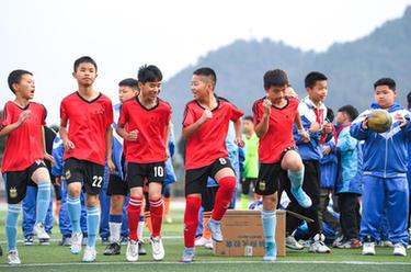 新华全媒+丨登场卡塔尔世界杯&ldquo;最后两战&rdquo;的丹寨少年