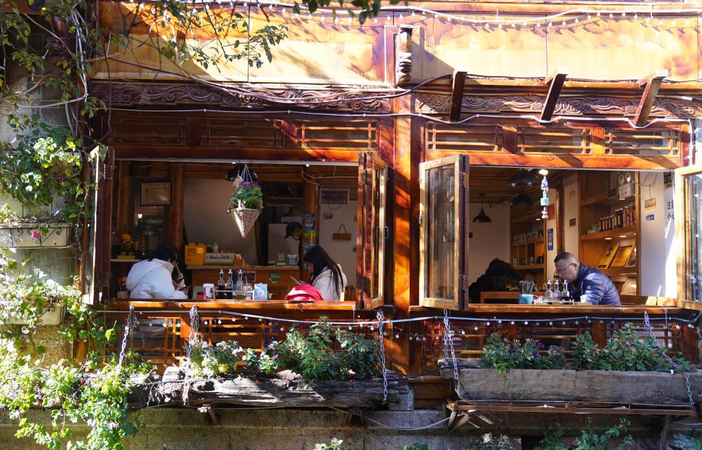 云南丽江：&ldquo;烟火气&rdquo;回归 旅游人气旺