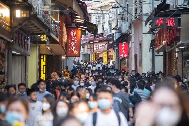 赶赴小城&ldquo;甜蜜之约&rdquo;&mdash;&mdash;澳门各通关口岸见闻