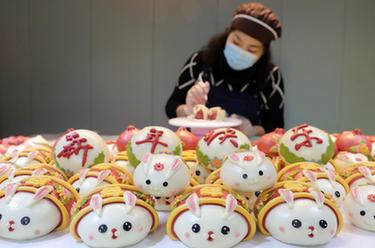 制作&ldquo;萌兔&rdquo;花馍迎兔年