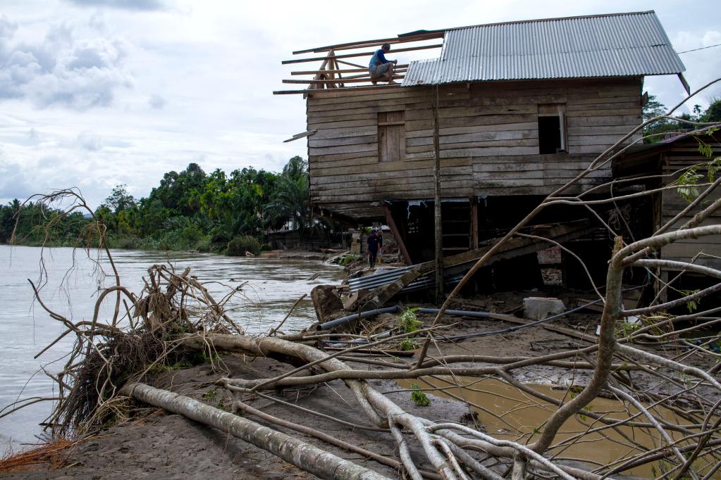 印尼亚齐特区遭遇洪水侵袭