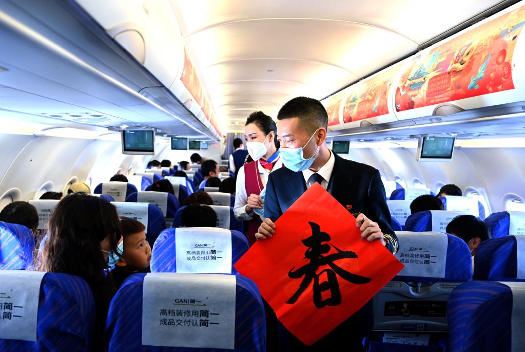 新华全媒+丨&ldquo;诗意机长&rdquo;马保利