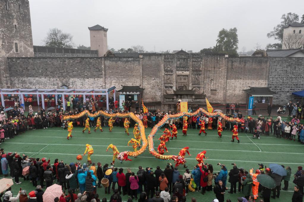 四川泸县：&ldquo;二月二&rdquo;舞龙盼丰收