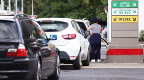 &ldquo;到底是谁从中受益？&rdquo;