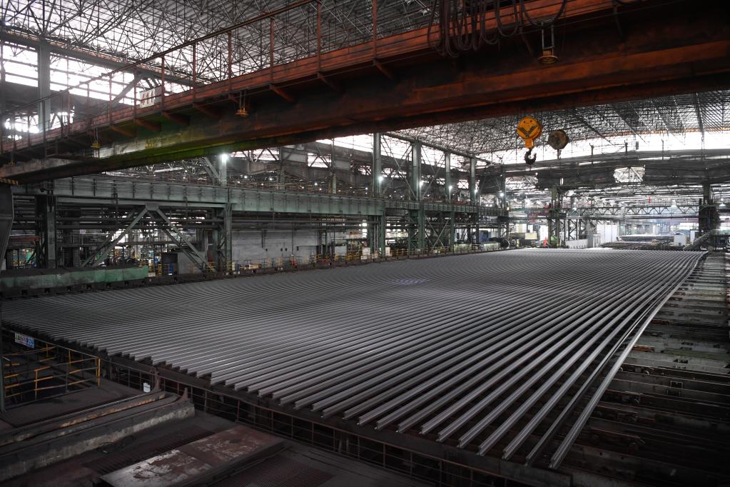 新华全媒＋&middot;强信心&middot;开新局丨攀钢钒轨梁厂 钢轨生产马力全开
