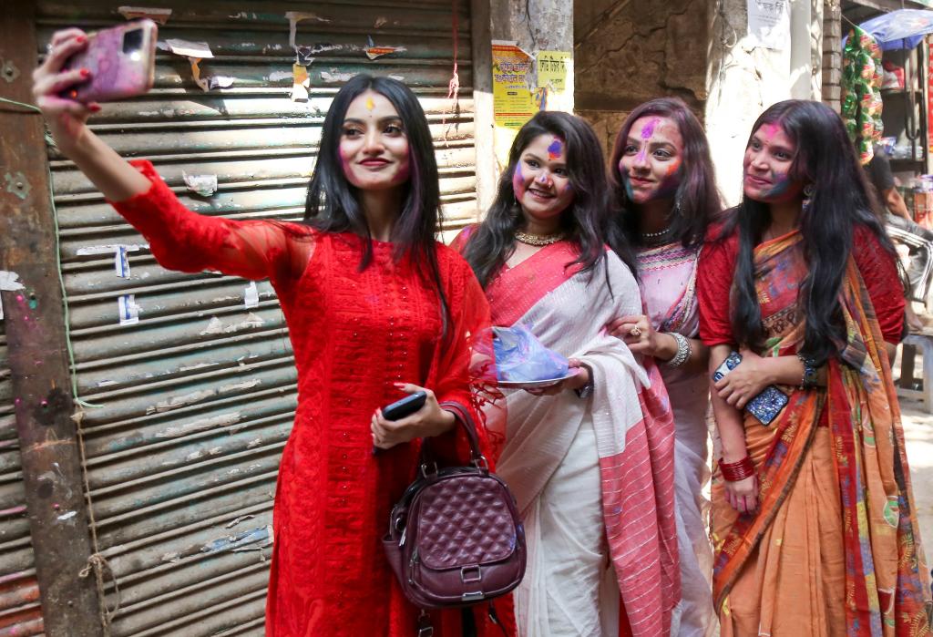 孟加拉国：庆祝洒红节