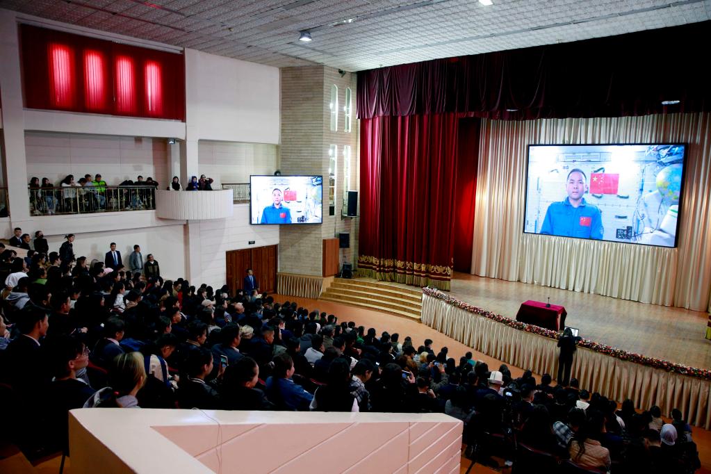 中国宇航员激励吉尔吉斯青少年&ldquo;航天梦&rdquo;