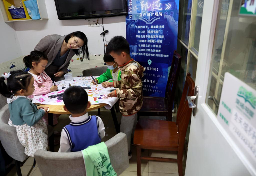 上海虹口:让阅读“点亮”菜场