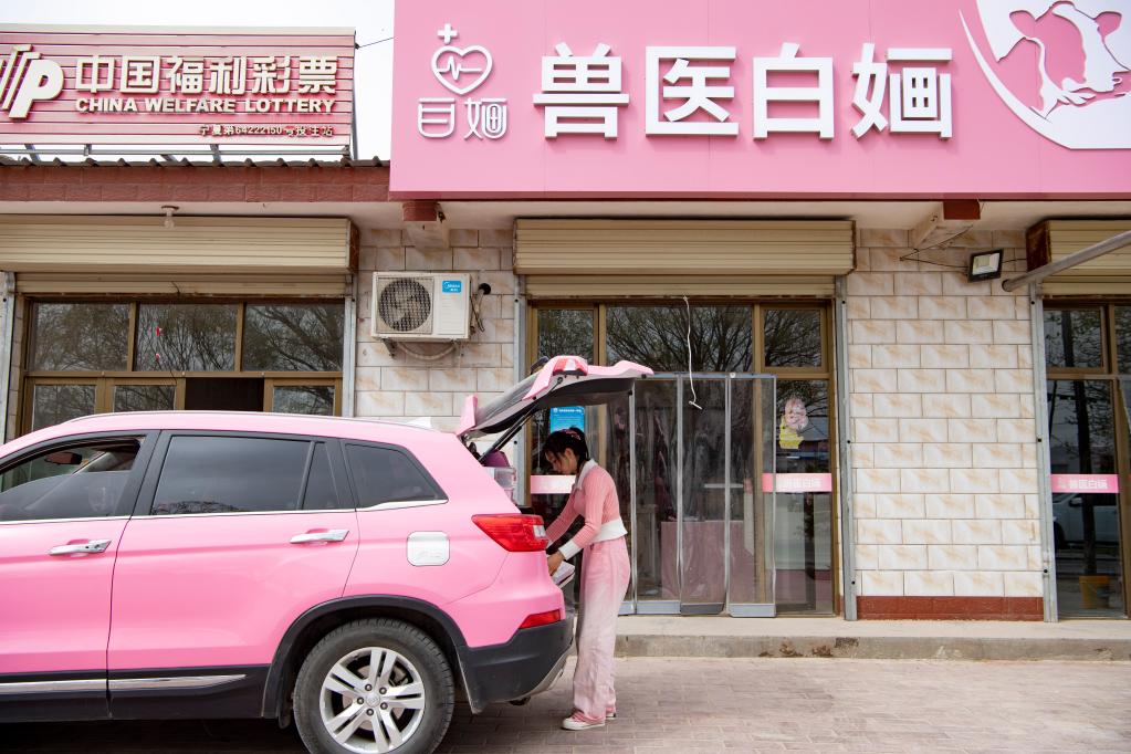 &ldquo;95后&rdquo;乡村女兽医扎根基层走红网络