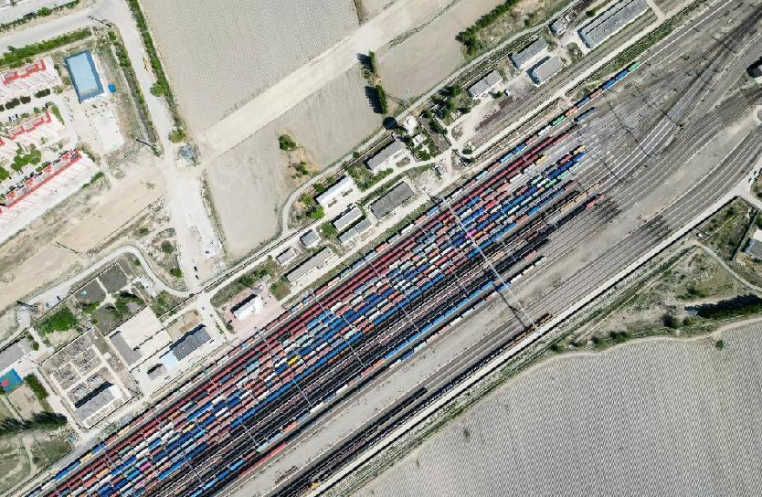 新华全媒+丨新疆霍尔果斯：口岸贸易&ldquo;加速跑&rdquo; 丝路要冲再现繁华