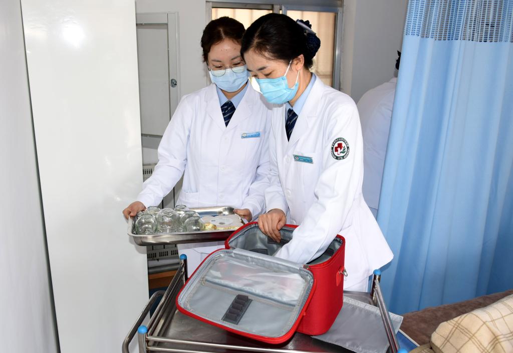 青岛：&ldquo;网约护士&rdquo;惠益到家