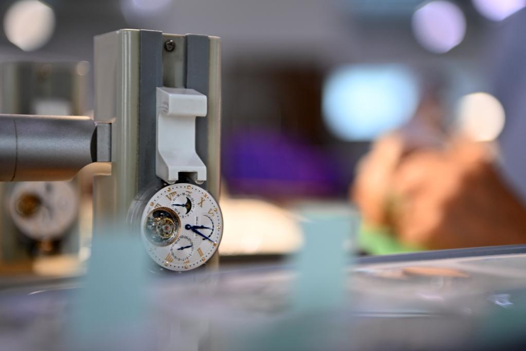 新华全媒+｜&ldquo;手腕上&rdquo;的精尖制造：探访新中国第一块手表诞生地