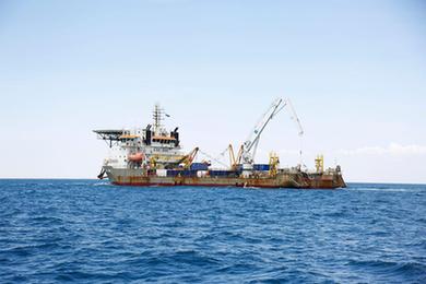 聯合國工程船抵達“薩菲爾”號油輪附近為轉移原油做準備