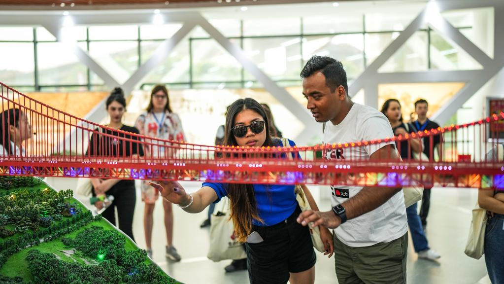 &ldquo;邂逅中国&rdquo;来华留学生社会实践活动在贵州举行