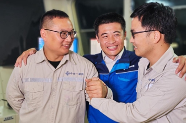 新华全媒+丨&ldquo;海底穿针&rdquo;的沉管测量专家锁旭宏