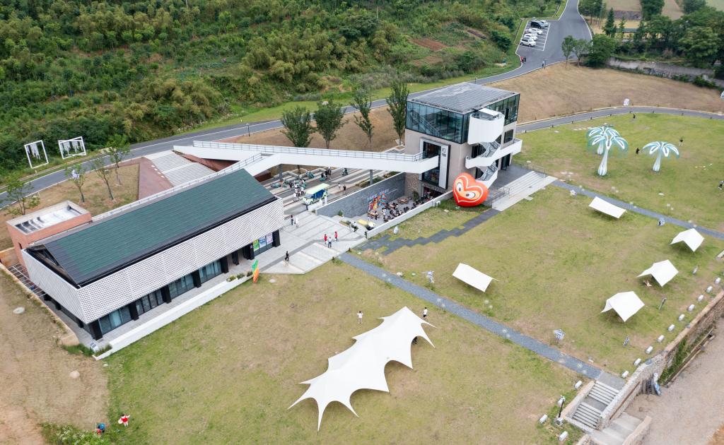 新华全媒+&middot;&ldquo;千万工程&rdquo;调研行丨再访余村：留住&ldquo;绿&rdquo;，迎来&ldquo;青&rdquo;