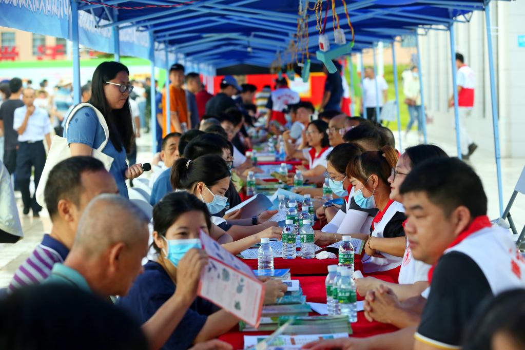 高质量发展调研行丨广东廉江：&ldquo;文明实践大篷车&rdquo;服务基层群众