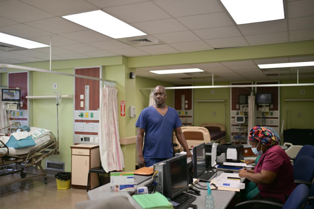 通讯：中国医疗队总是奋斗在一线&mdash;&mdash;记中国援巴巴多斯医疗队