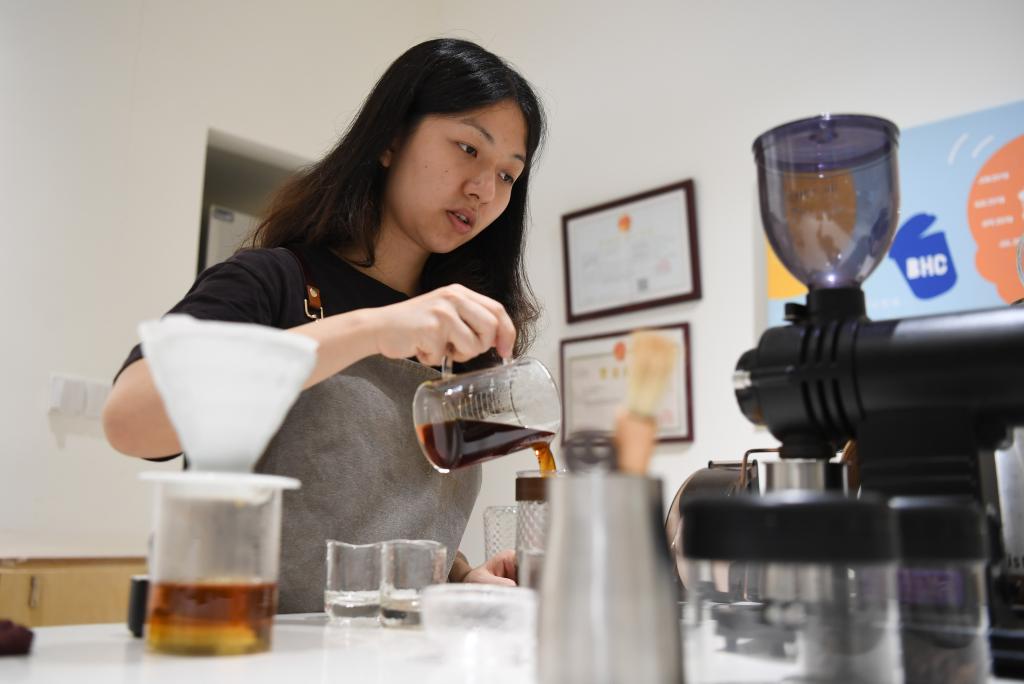 视障女孩的&ldquo;手心咖啡&rdquo;