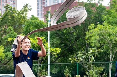 大学生热依来的&ldquo;火焰蓝&rdquo;就业梦