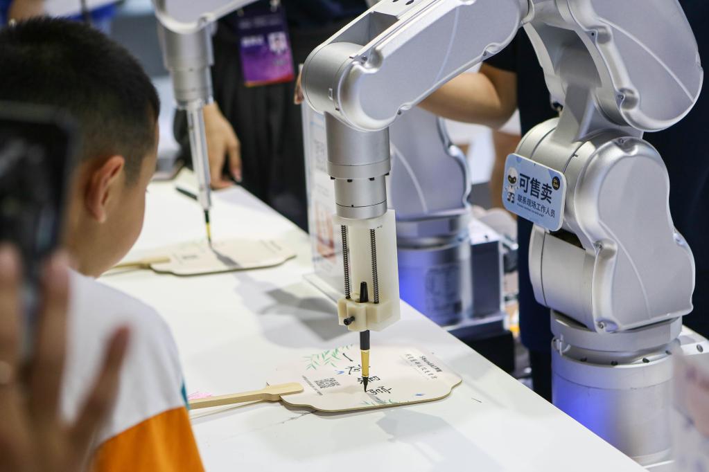 世界人工智能大会上演AI&ldquo;才艺秀&rdquo;