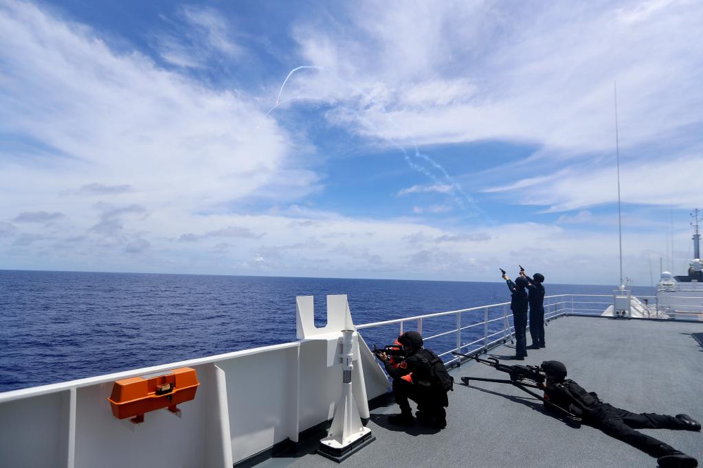 中国海军&ldquo;和平方舟&rdquo;号医院船太平洋上组织反恐反海盗演练