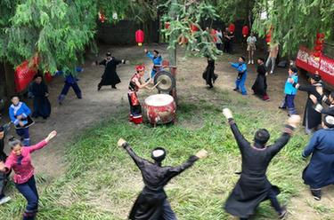 新华全媒＋丨&ldquo;活化&rdquo;非遗摆手舞 促进乡村振兴