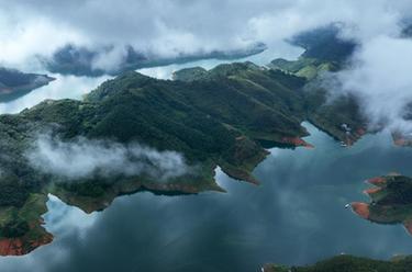 贵州黔西南：秀美风光&ldquo;醉&rdquo;游人