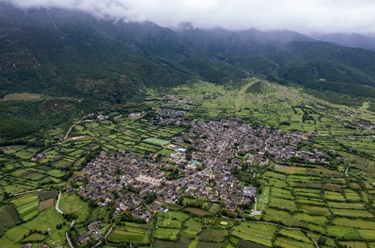 改革故事｜雪山下 昔日贫困村的蝶变