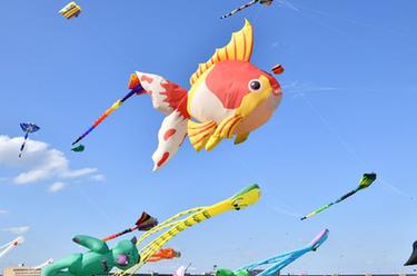 德国柏林举行巨型风筝节