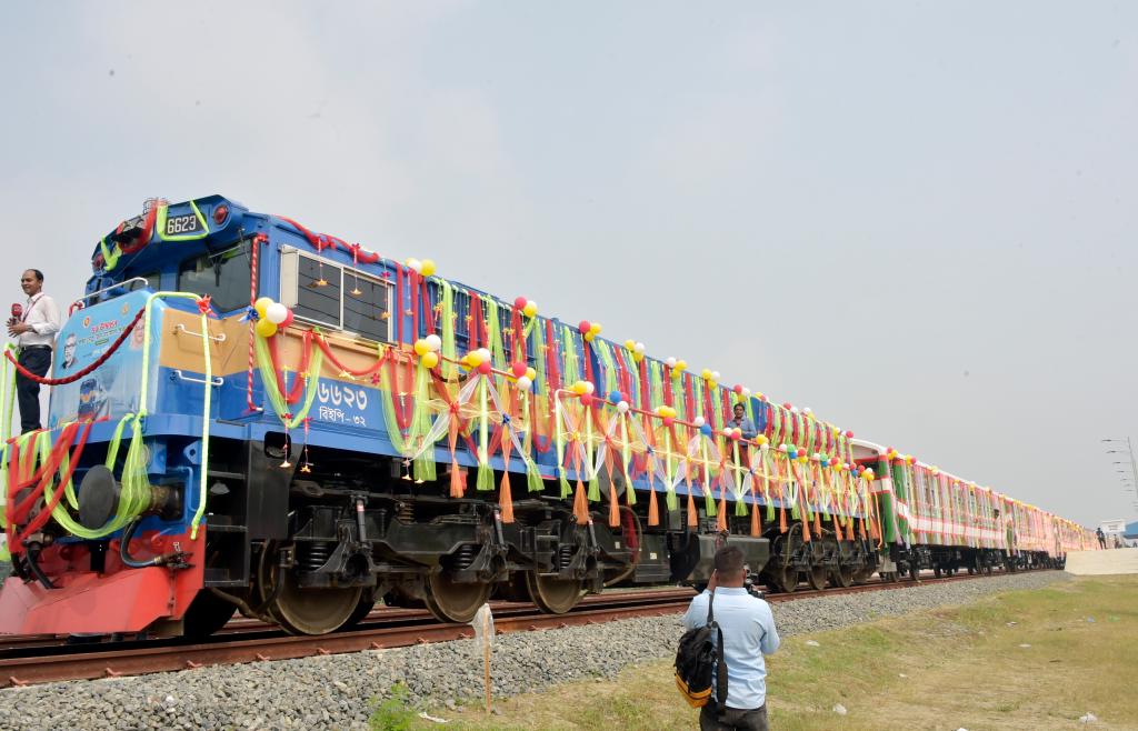 中企承建的孟加拉国最大铁路项目首通段开通运行