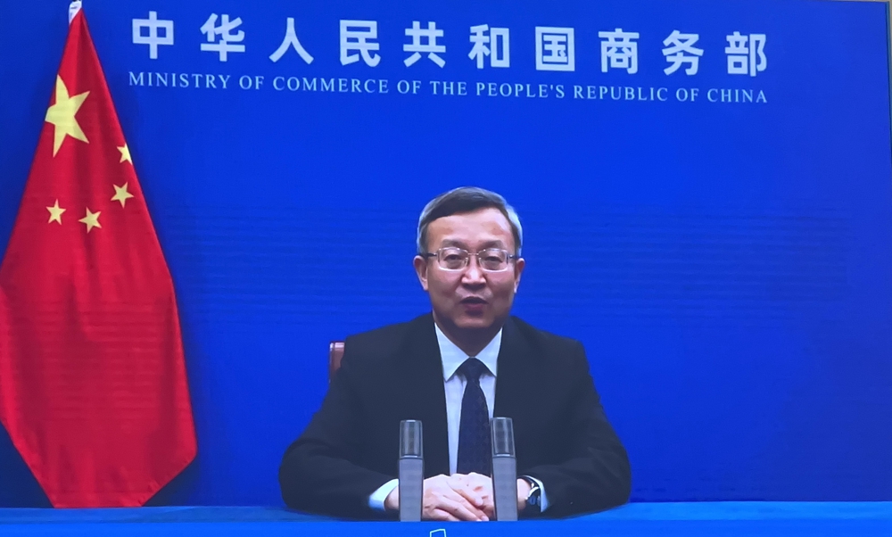 商务部党组副书记、国际贸易谈判代表兼副部长 王受文