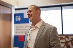 专访：期待亚太经济合作组织成员加强区域经济一体化&mdash;&mdash;访澳大利亚经济学家罗震