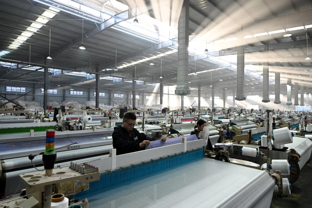 安徽五河：纺织企业生产忙