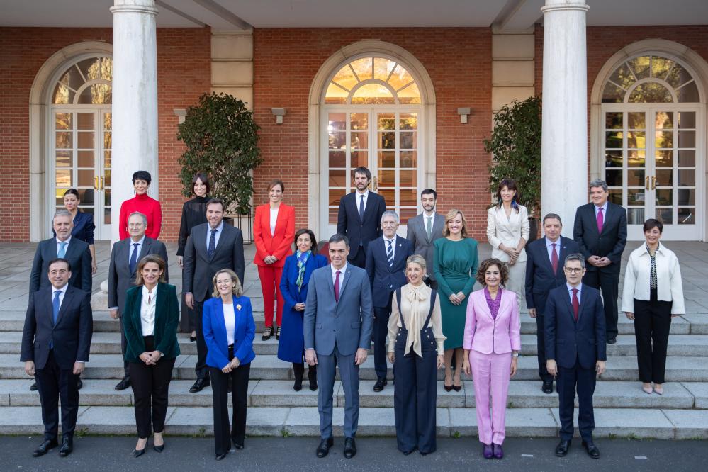 西班牙新一届内阁成员亮相