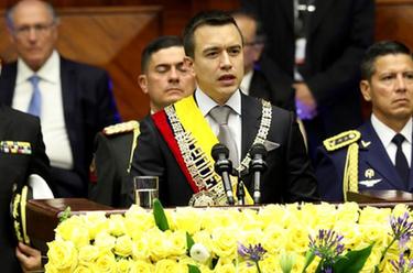 诺沃亚宣誓就任厄瓜多尔总统