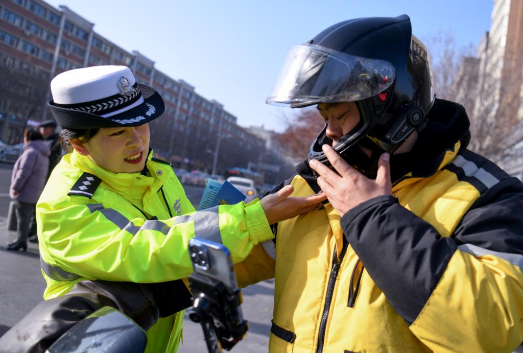 乌鲁木齐开展&ldquo;全国交通安全日&rdquo;主题活动