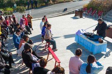 湖北蕲春：传统中医药产业助力乡村振兴