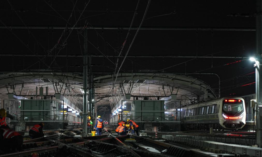 寒潮来袭 探访地铁检修队