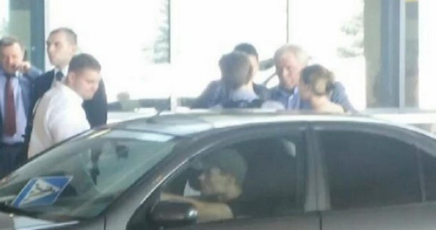 斯诺登打车离开莫斯科机场