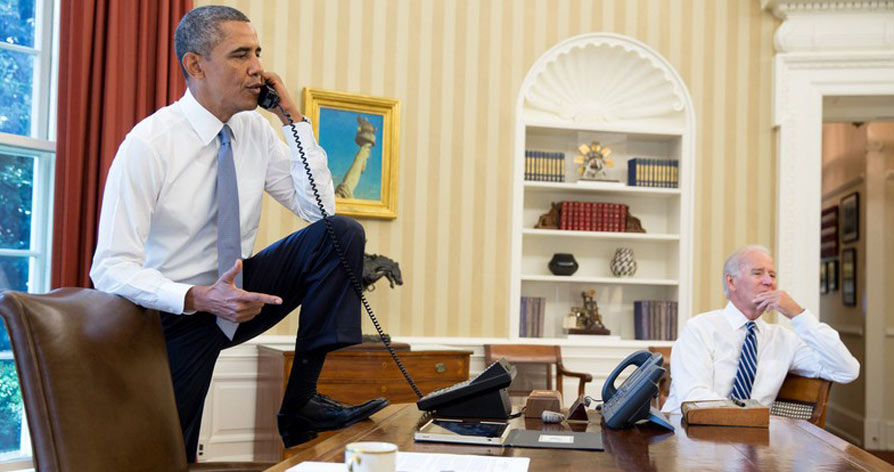 奥巴马脚踩桌子讨论叙利亚问题 拜登淡定旁听