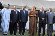 非盟关于利比亚问题的专门委员会成员抵达利比亚调解危机