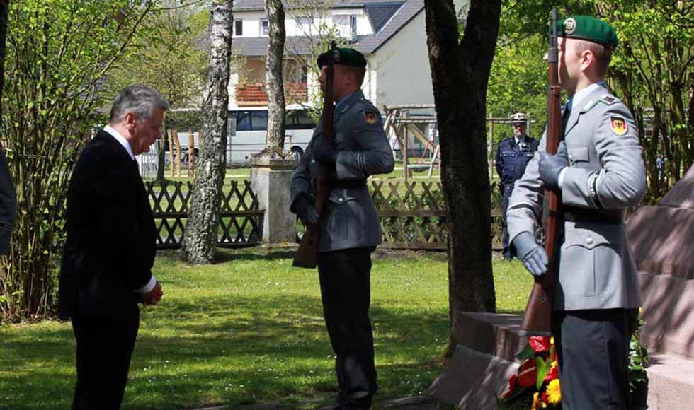德国总统出席苏军战俘营纪念活动