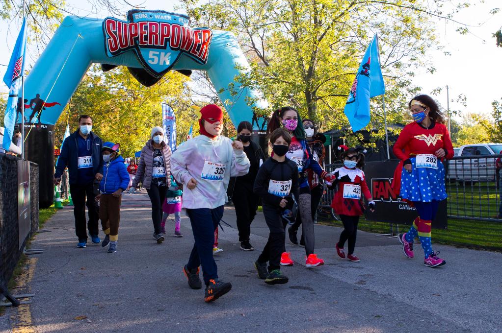 加拿大：&ldquo;变装&rdquo;长跑