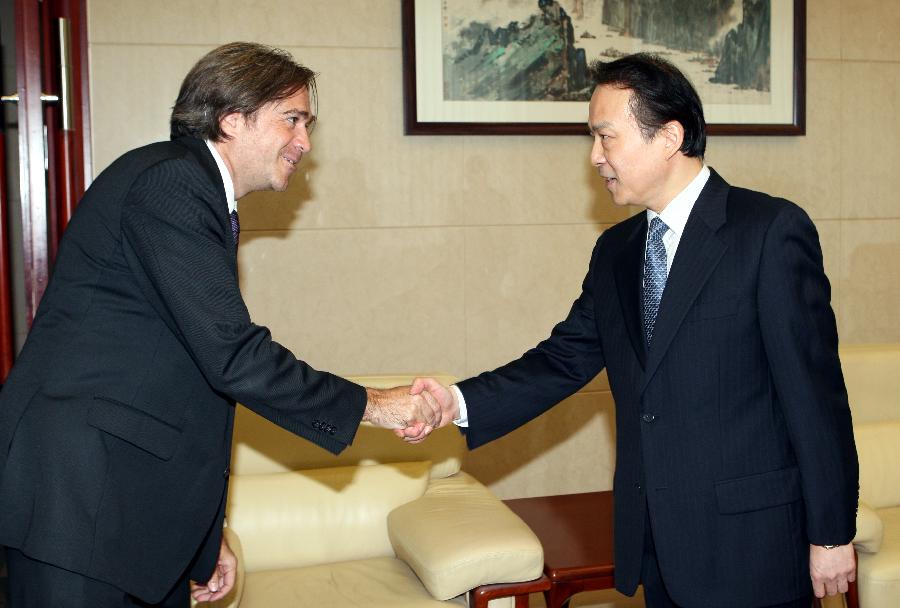 何平会见德新社总编辑