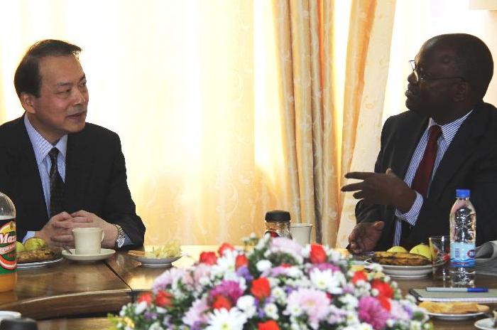 新华通讯社总编辑何平会见新津通社代理总裁兼总编辑肖克