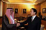 何平会见沙特文化和新闻大臣