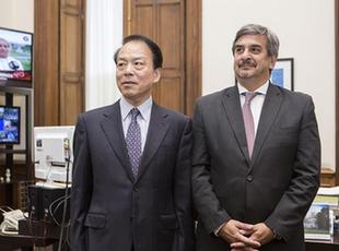 阿根廷新闻国务秘书会见新华社总编辑何平