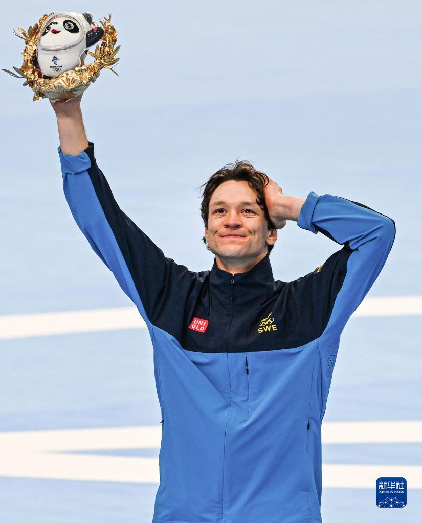 速度滑冰男子10000米比赛瑞典选手夺冠组图